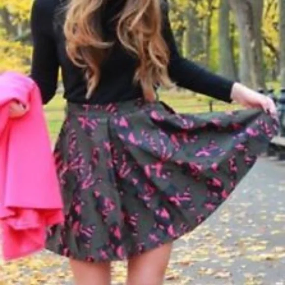 Banana Republic Gray Bold Print Skirt NWT - Picture 7 of 7